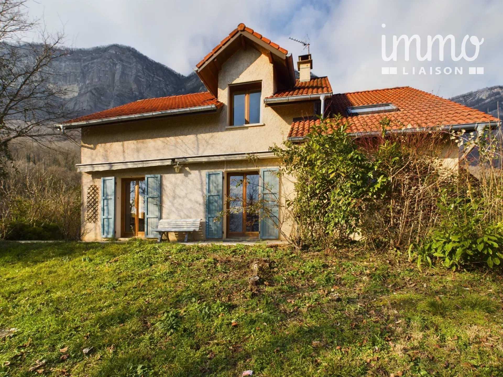 بيت في Lumbin, Auvergne-Rhone-Alpes 12434173