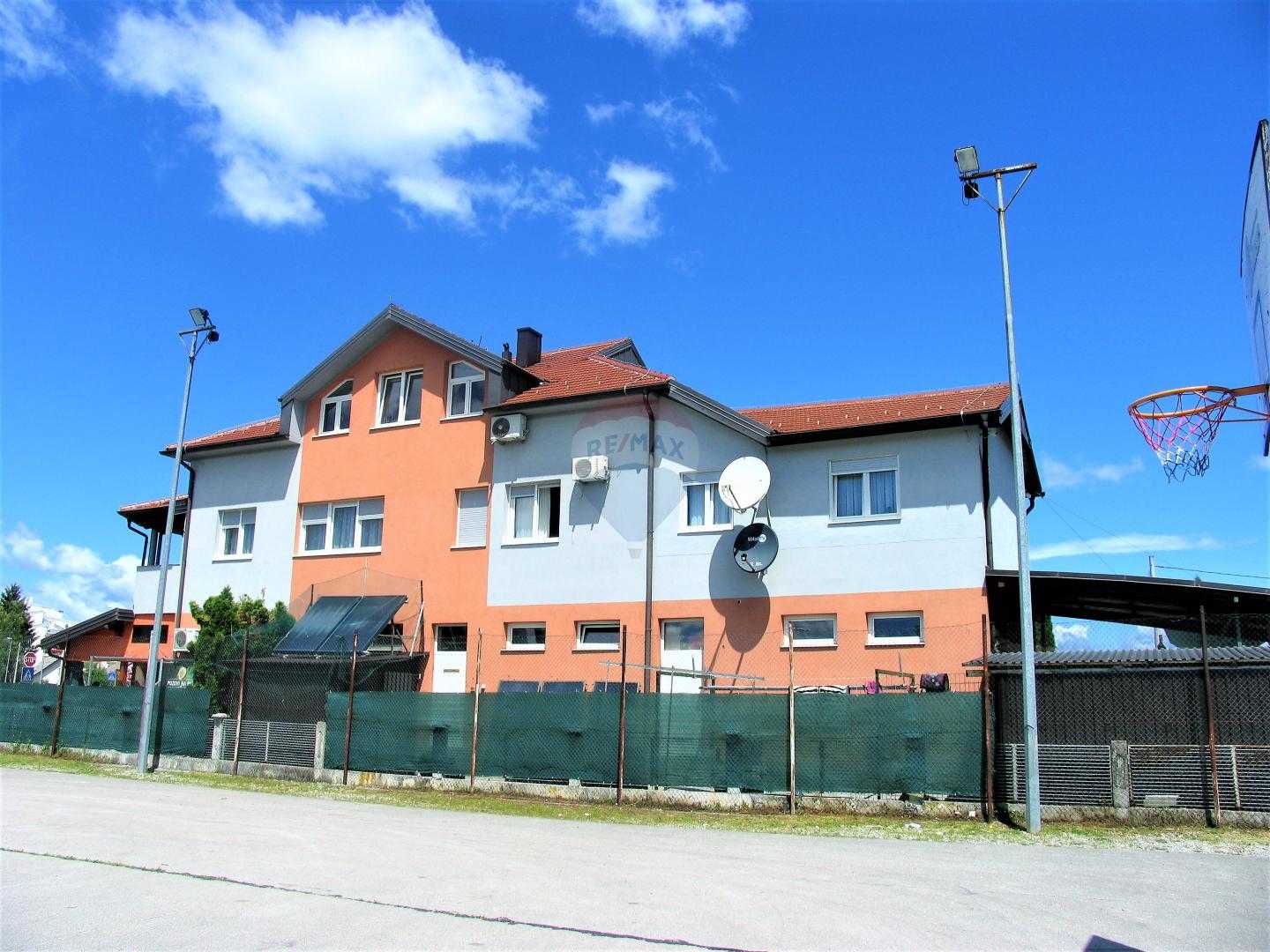 房子 在 Karlovac, Karlovačka županija 12443213