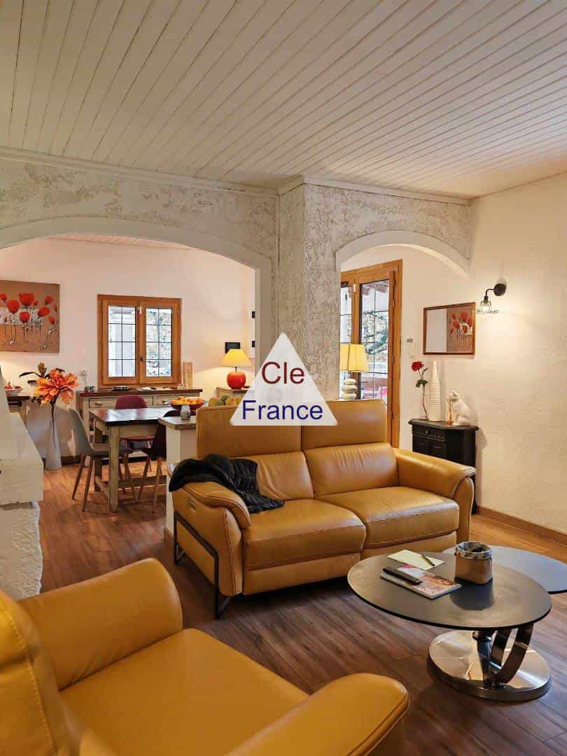Dom w Saint-Maximin-la-Sainte-Baume, Provence-Alpes-Cote d'Azur 12444453
