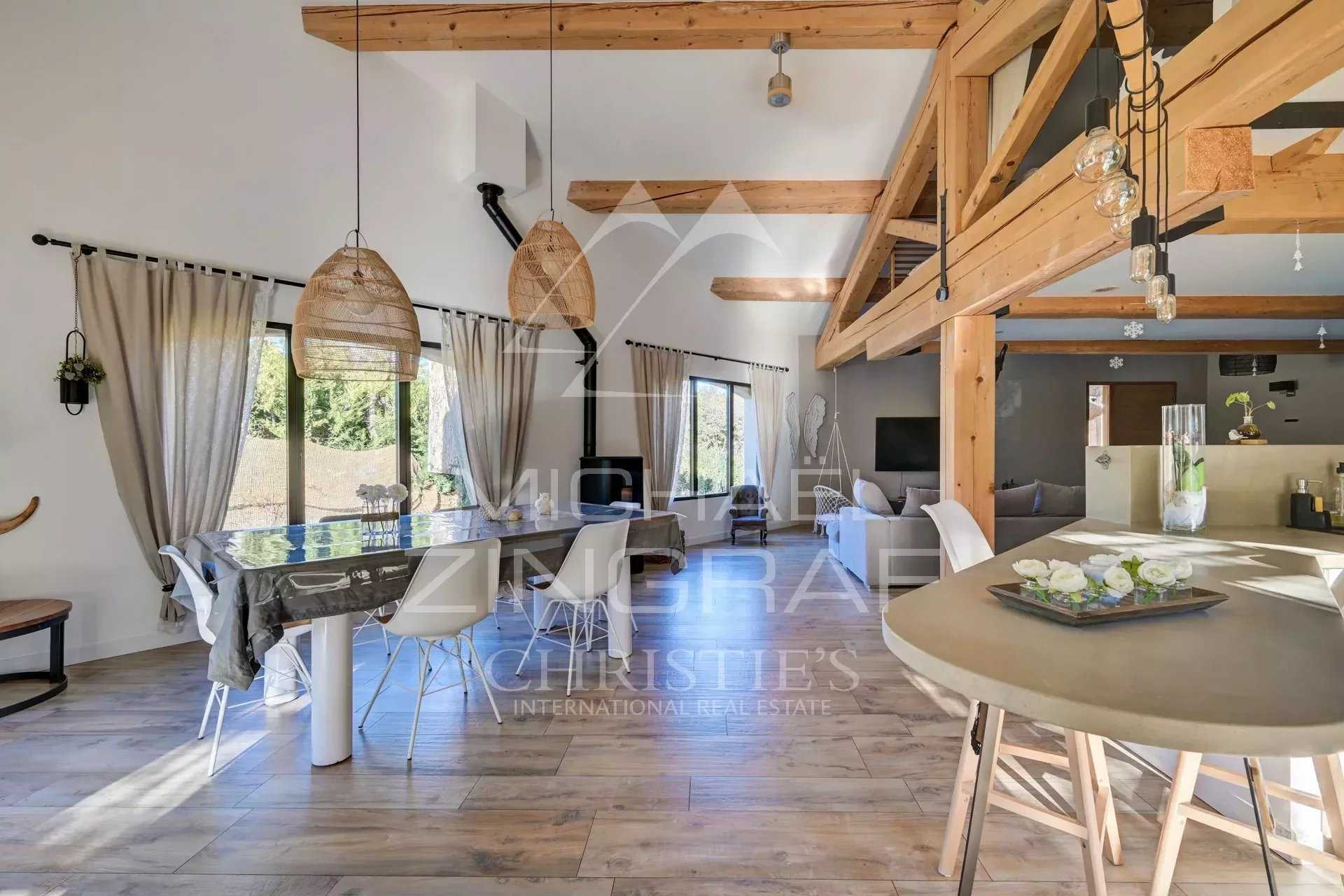 بيت في Grambois, Provence-Alpes-Cote d'Azur 12445701