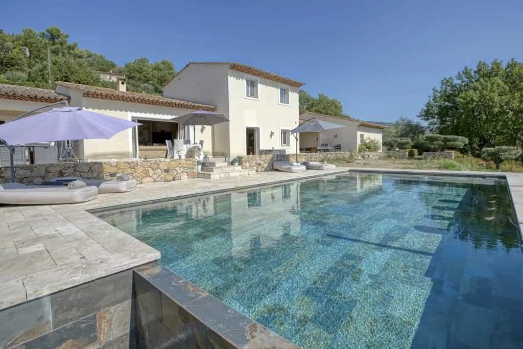 Hus i Tourrettes-sur-Loup, Provence-Alpes-Cote d'Azur 12445702