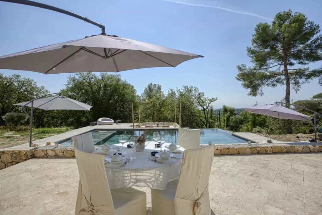Talo sisään Tourrettes-sur-Loup, Provence-Alpes-Cote d'Azur 12445702