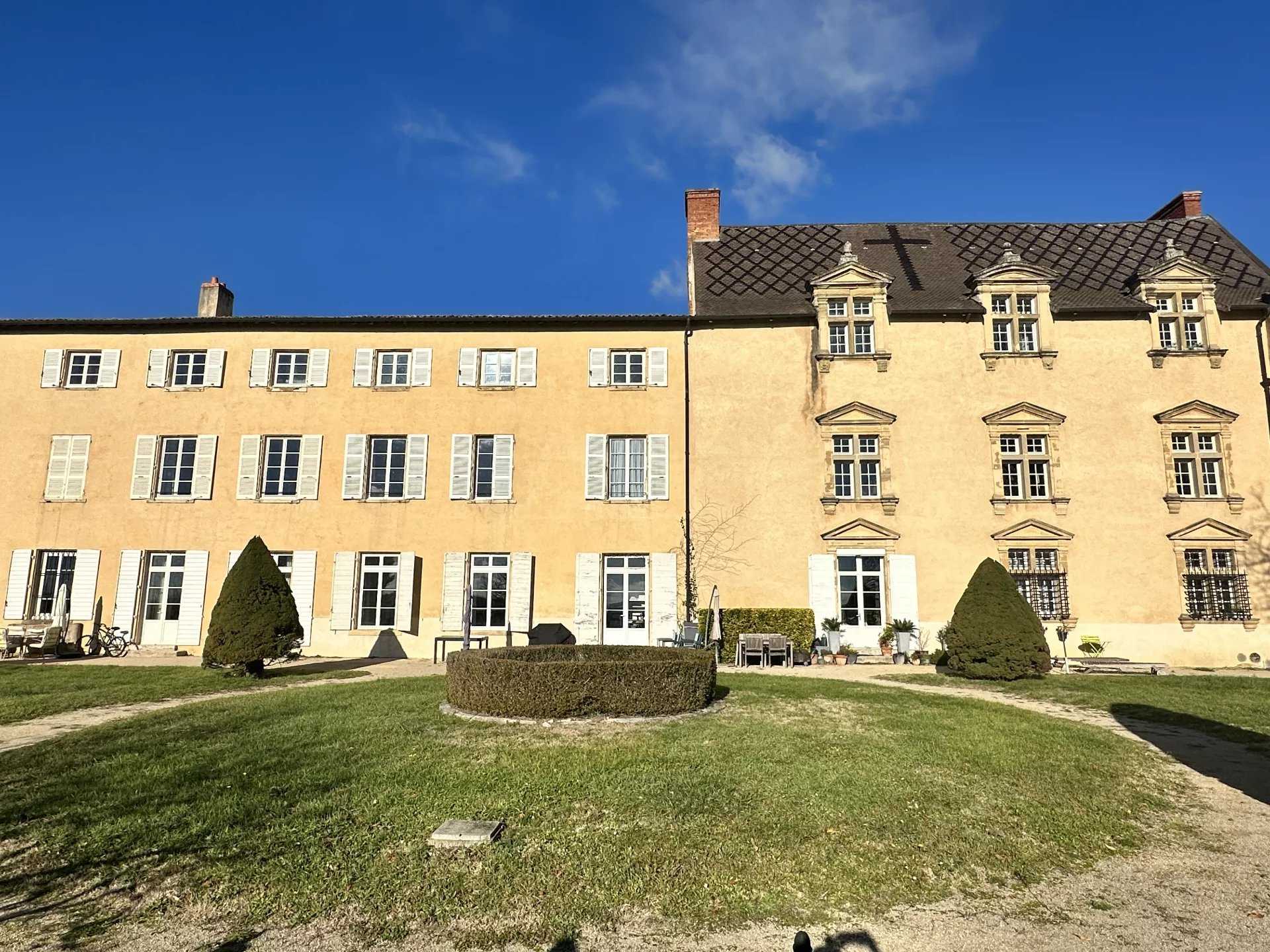 Condominium in Chonas-l'Amballan, Auvergne-Rhone-Alpes 12445719