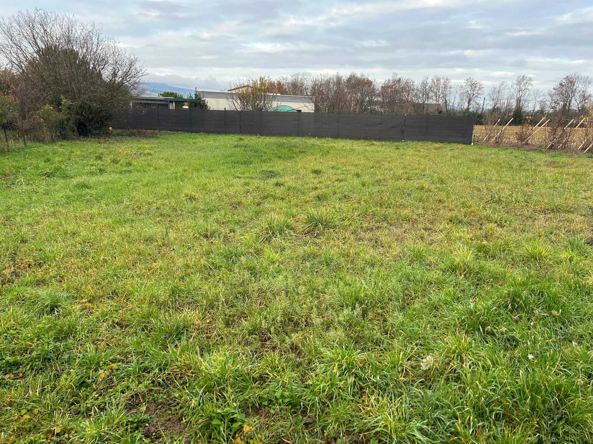 Land in Charnay-les-Macon, Bourgogne-Franche-Comte 12445724