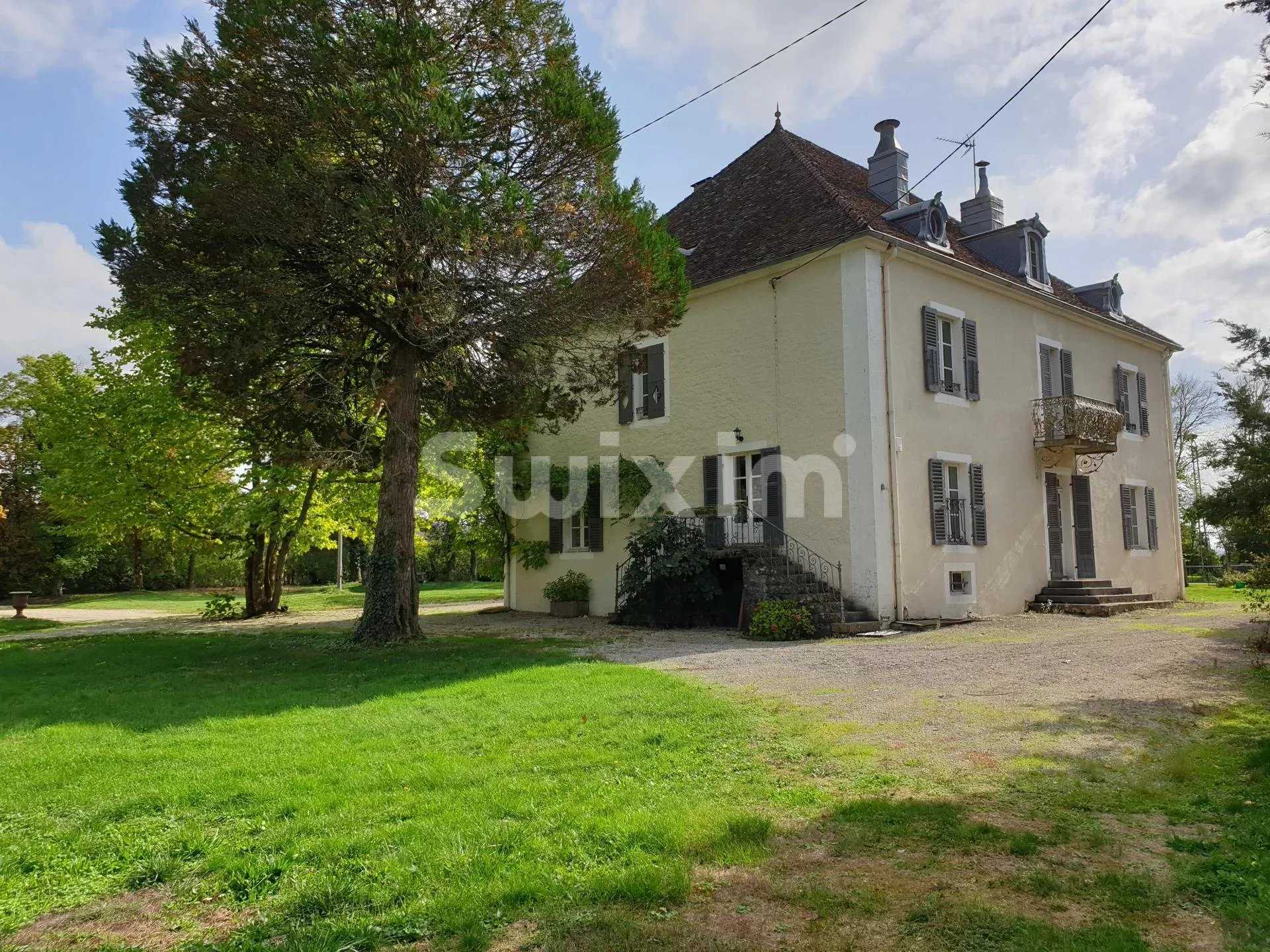 Dom w Lons-le-Saunier, Bourgogne-Franche-Comte 12445729