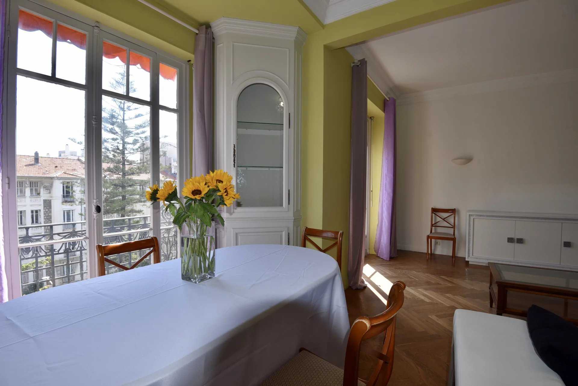 Condominium in Nice, Provence-Alpes-Cote d'Azur 12445796