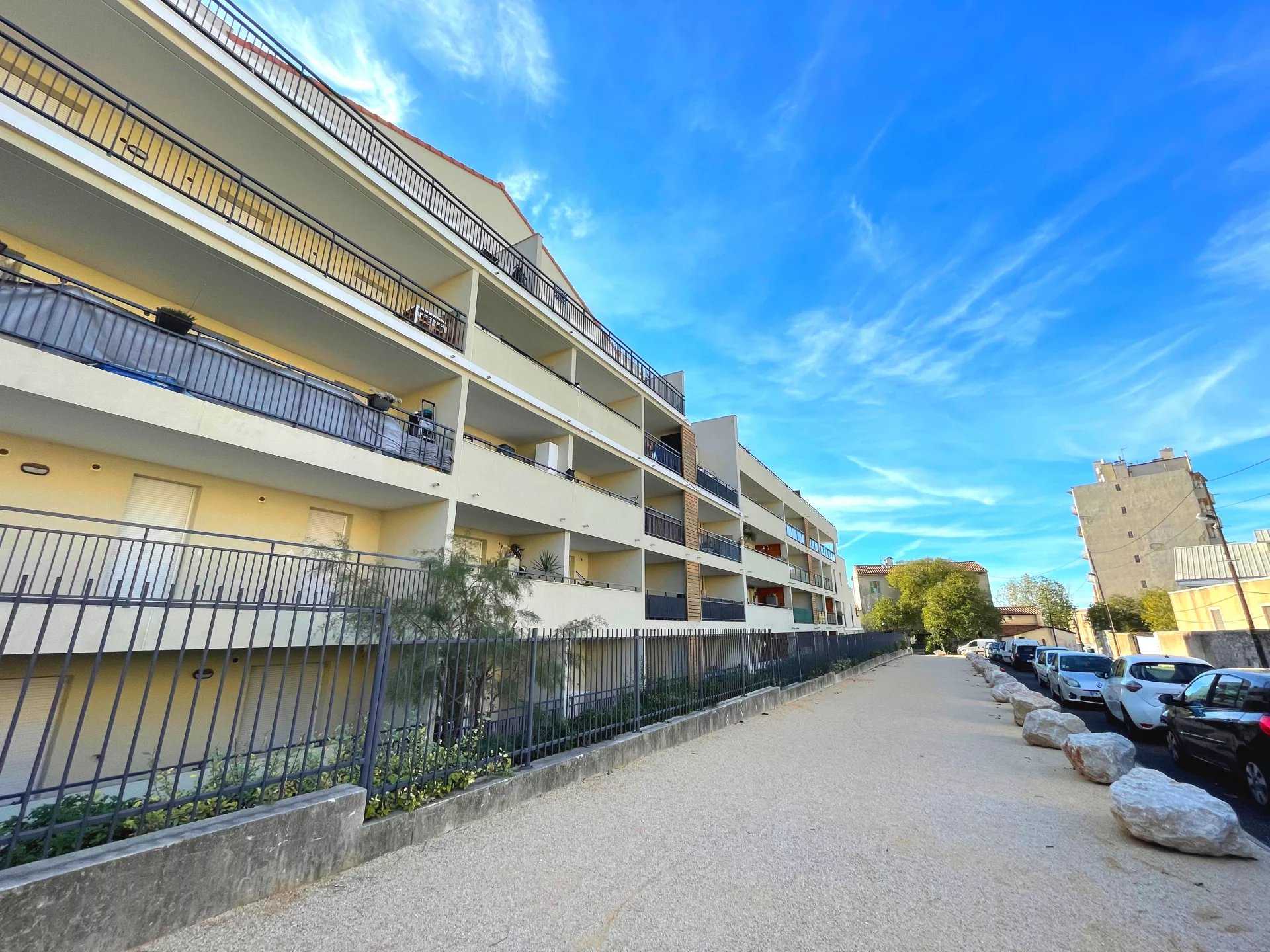 Condominium in Sainte-Marthe, Provence-Alpes-Cote d'Azur 12445825