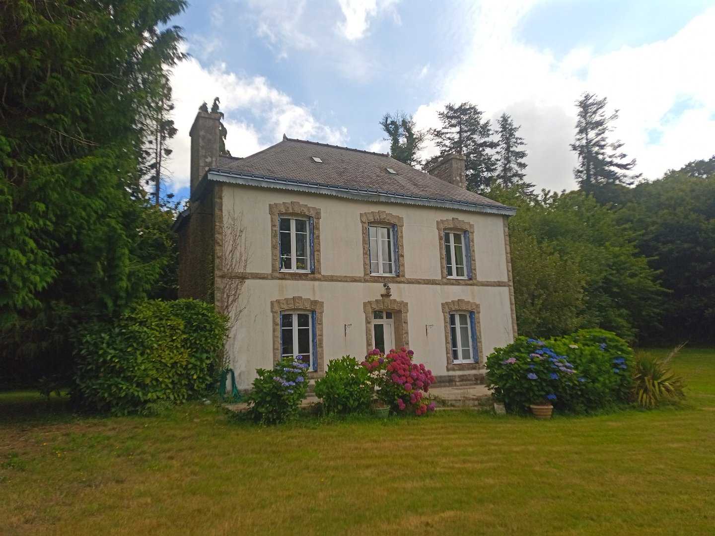 жилой дом в Séglien, Brittany 12446592