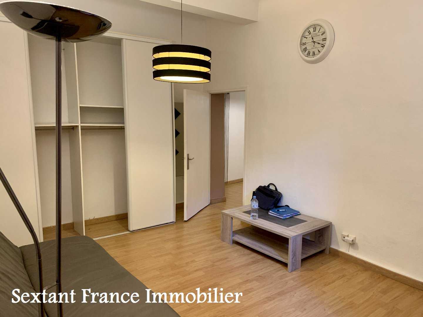 Condominium in Manosque, Provence-Alpes-Cote d'Azur 12446736