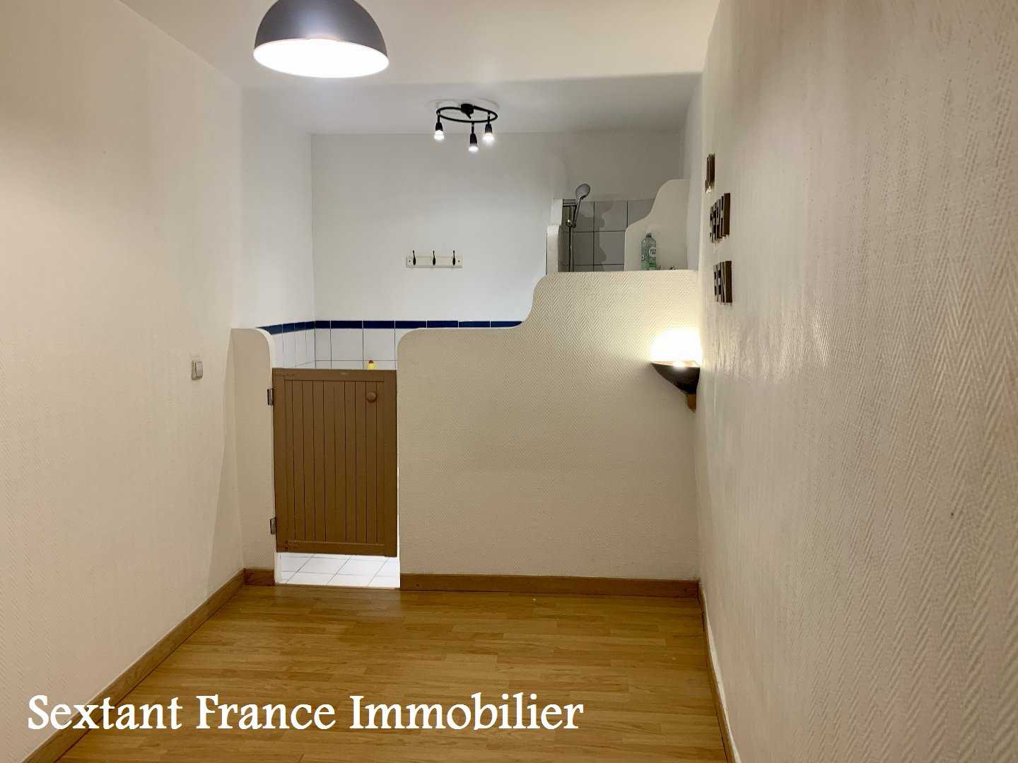 Condominium in Manosque, Provence-Alpes-Côte d'Azur 12446736