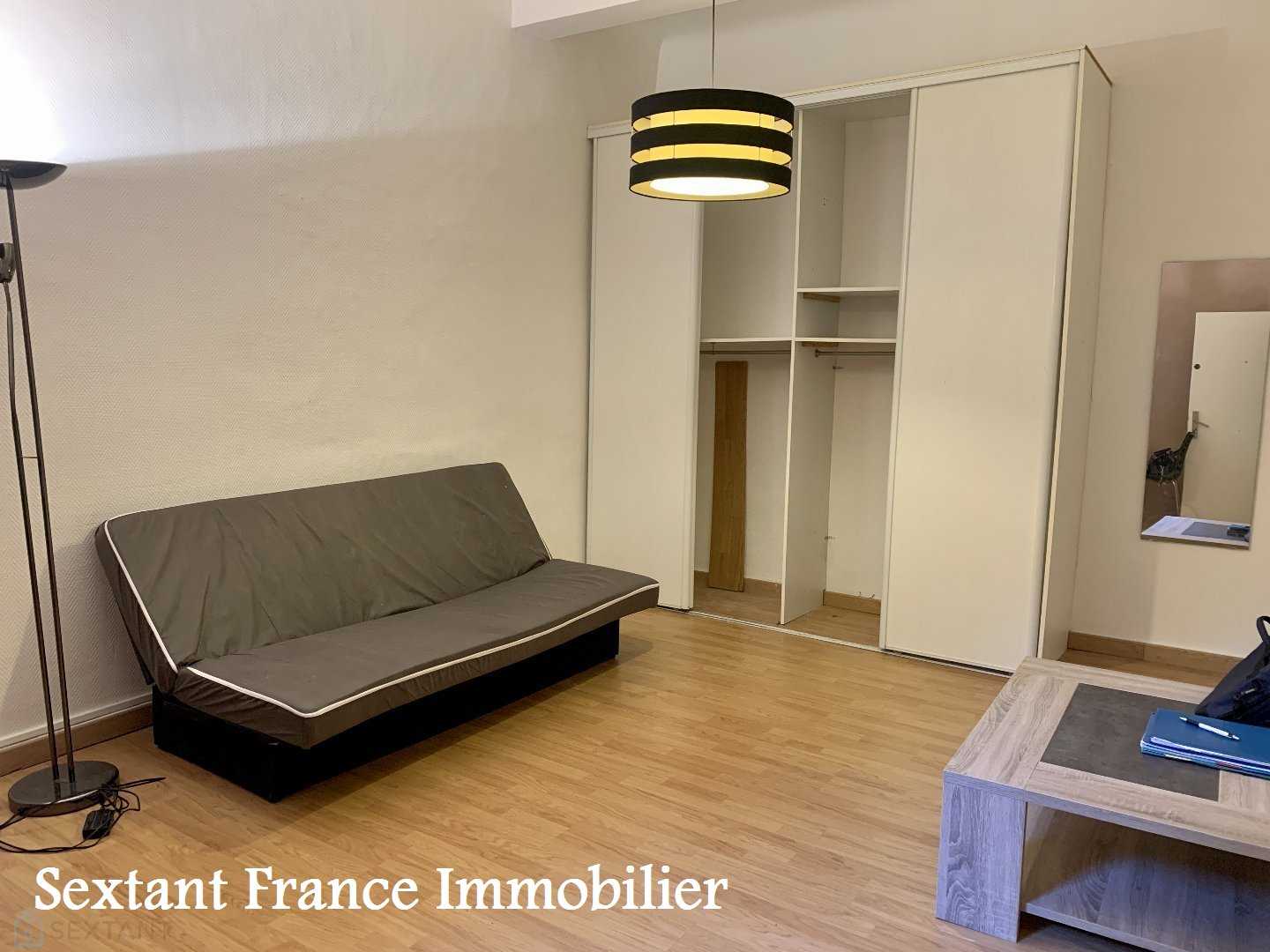 Condominium in Manosque, Provence-Alpes-Côte d'Azur 12446736