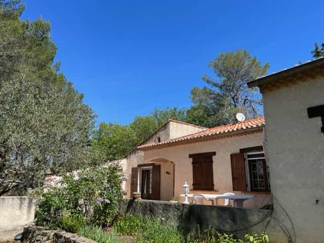Talo sisään Cotignac, Provence-Alpes-Cote d'Azur 12446770