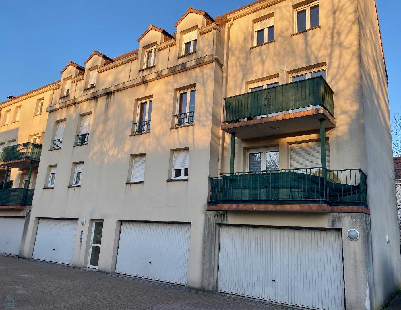 Condominium in Limay, Île-de-France 12446857
