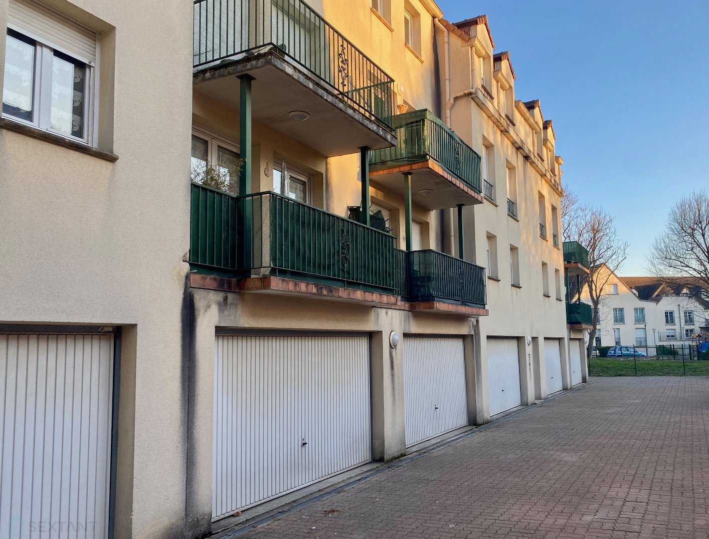 Condominium in Limay, Île-de-France 12446857