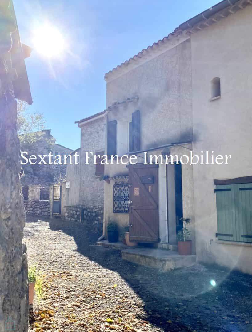 Talo sisään Estoublon, Provence-Alpes-Cote d'Azur 12446859