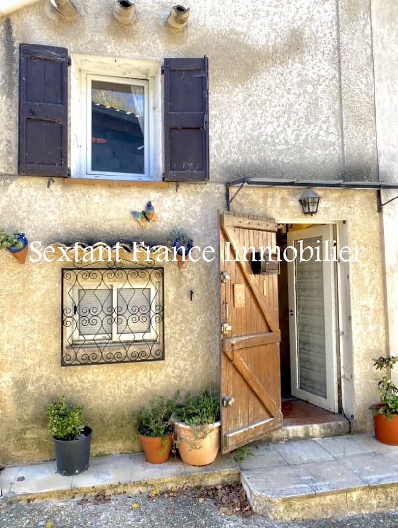 Talo sisään Estoublon, Provence-Alpes-Cote d'Azur 12446859