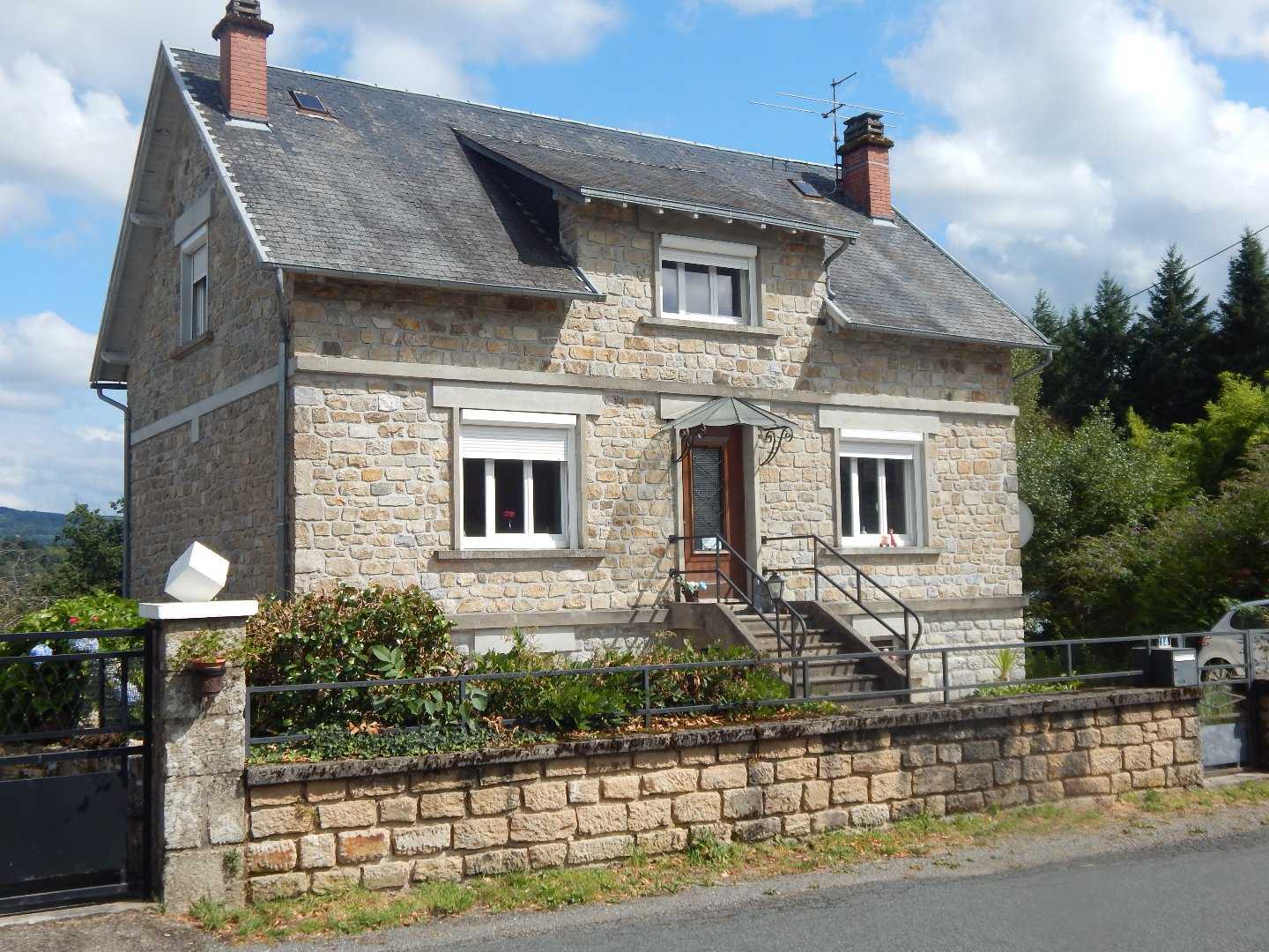 住宅 在 Treignac, Nouvelle-Aquitaine 12446880