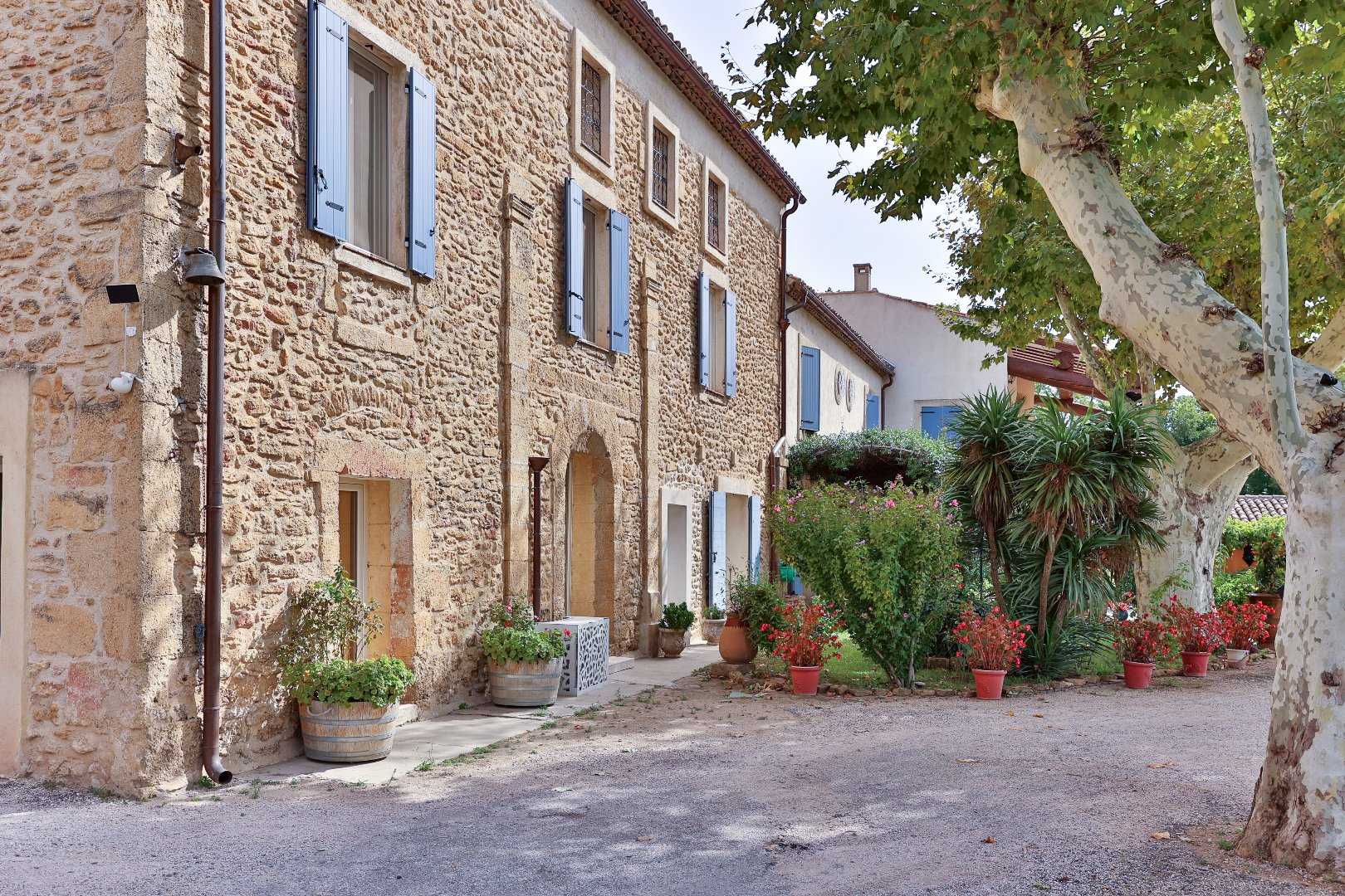 Kaupallinen sisään Grans, Provence-Alpes-Côte d'Azur 12447006
