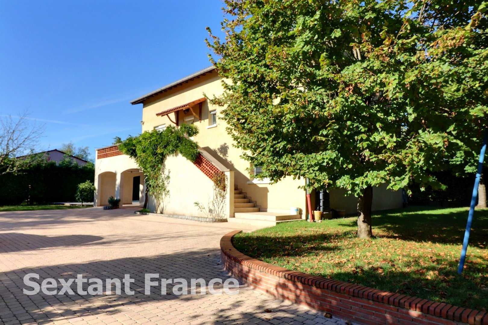 House in Orleat, Auvergne-Rhone-Alpes 12447028