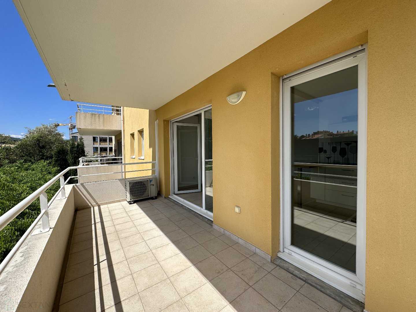 Condominium in Manosque, Provence-Alpes-Cote d'Azur 12447039