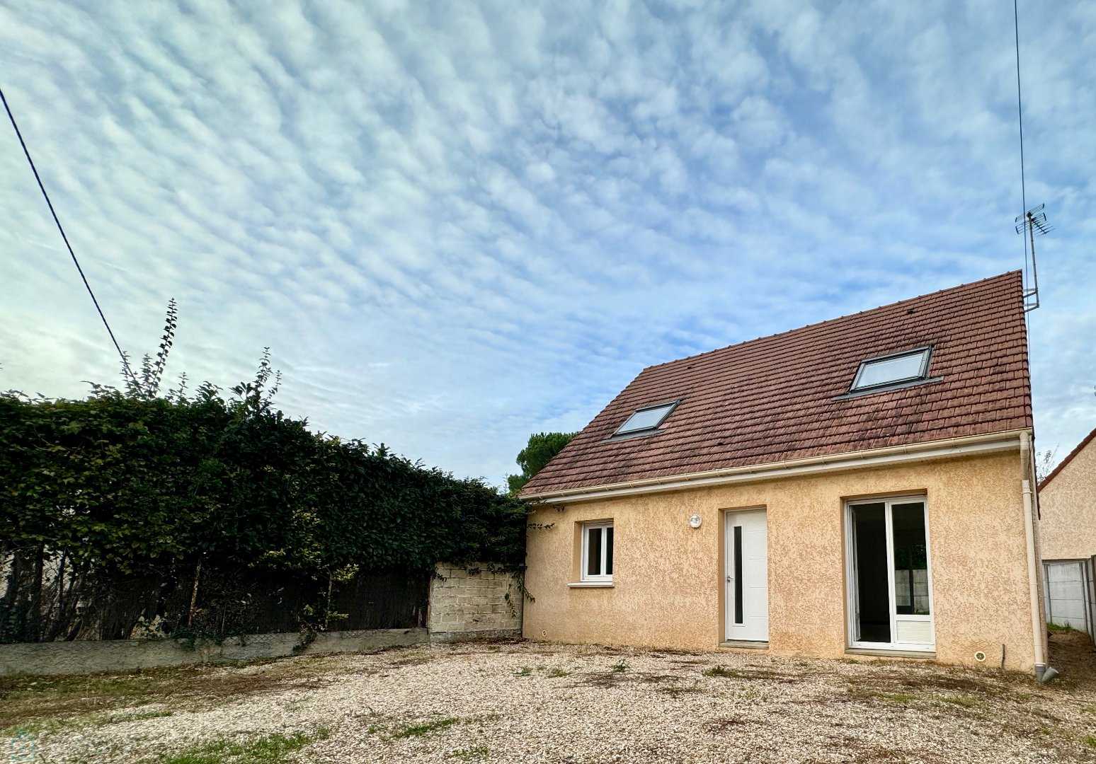House in Rosny-sur-Seine, Ile-de-France 12447205
