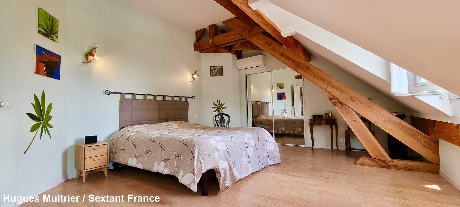 بيت في Rillieux-la-Pape, Auvergne-Rhone-Alpes 12447343