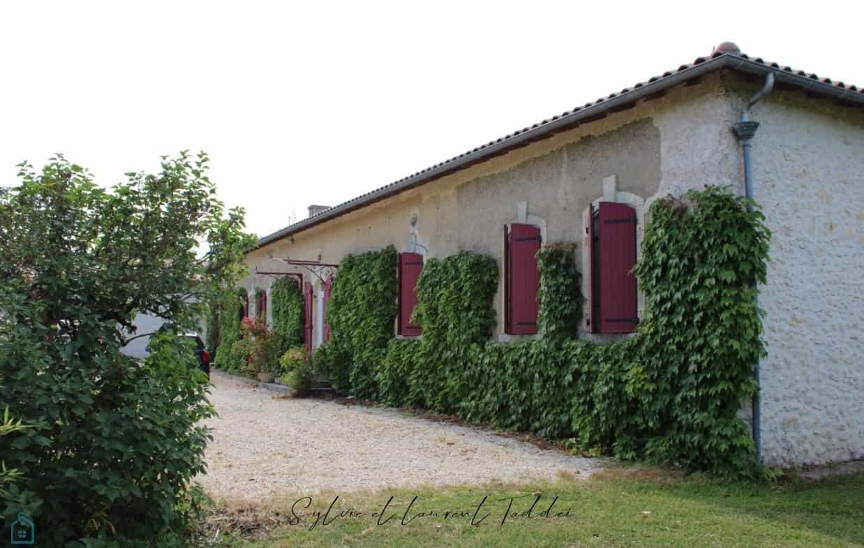 Rumah di Barbezieux-Saint-Hilaire, Nouvelle-Aquitaine 12447354