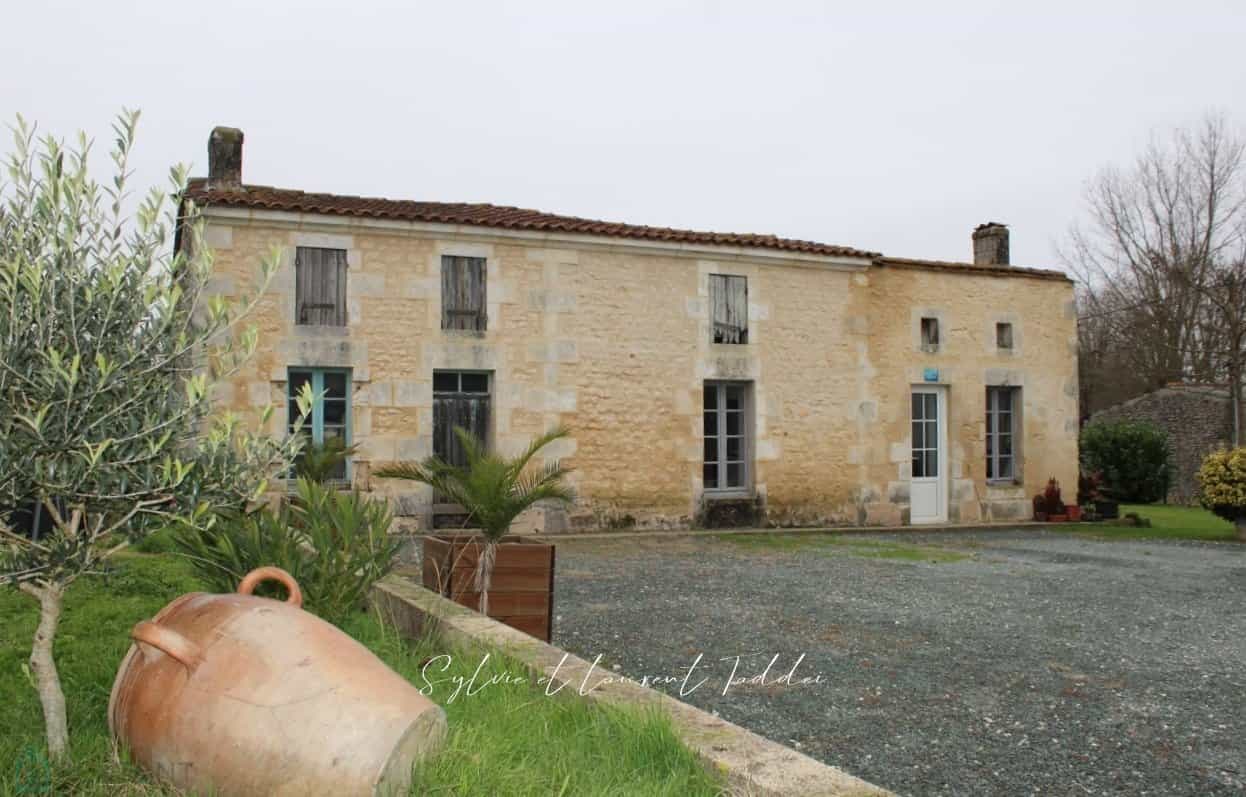 Hus i Jonzac, Nouvelle-Aquitaine 12447360