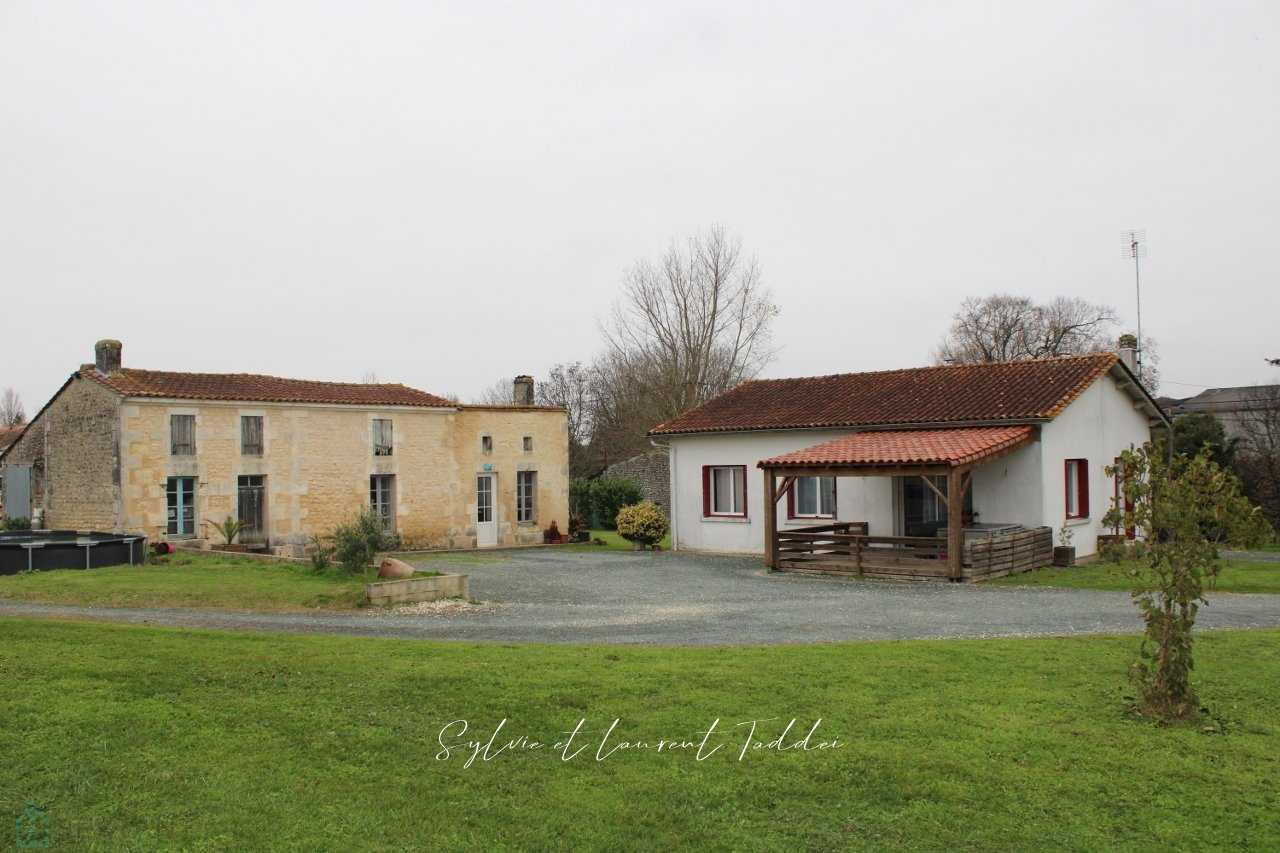 Hus i Jonzac, Nouvelle-Aquitaine 12447360