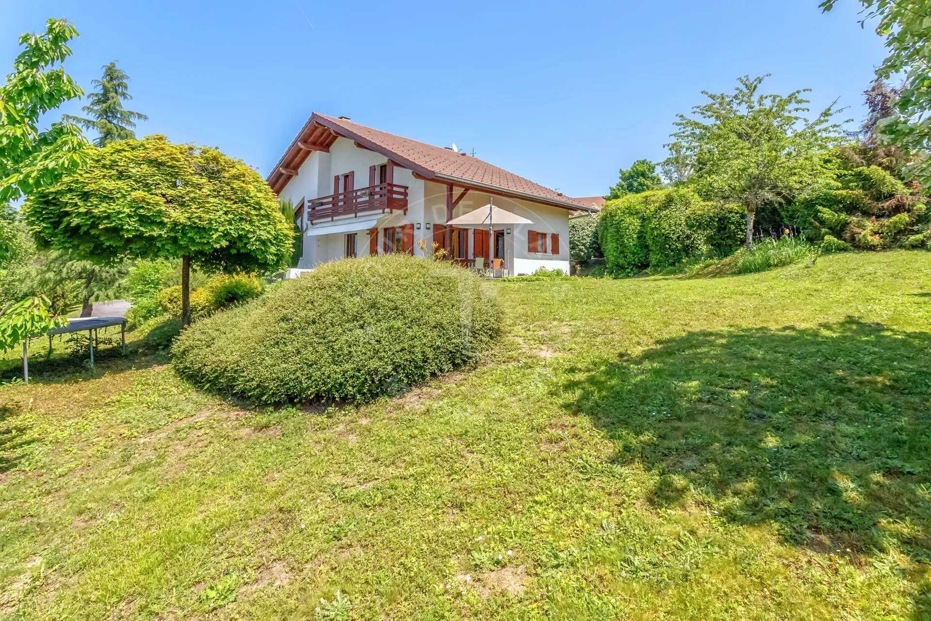 Huis in Saint-Martin-Bellevue, Auvergne-Rhône-Alpes 12449626