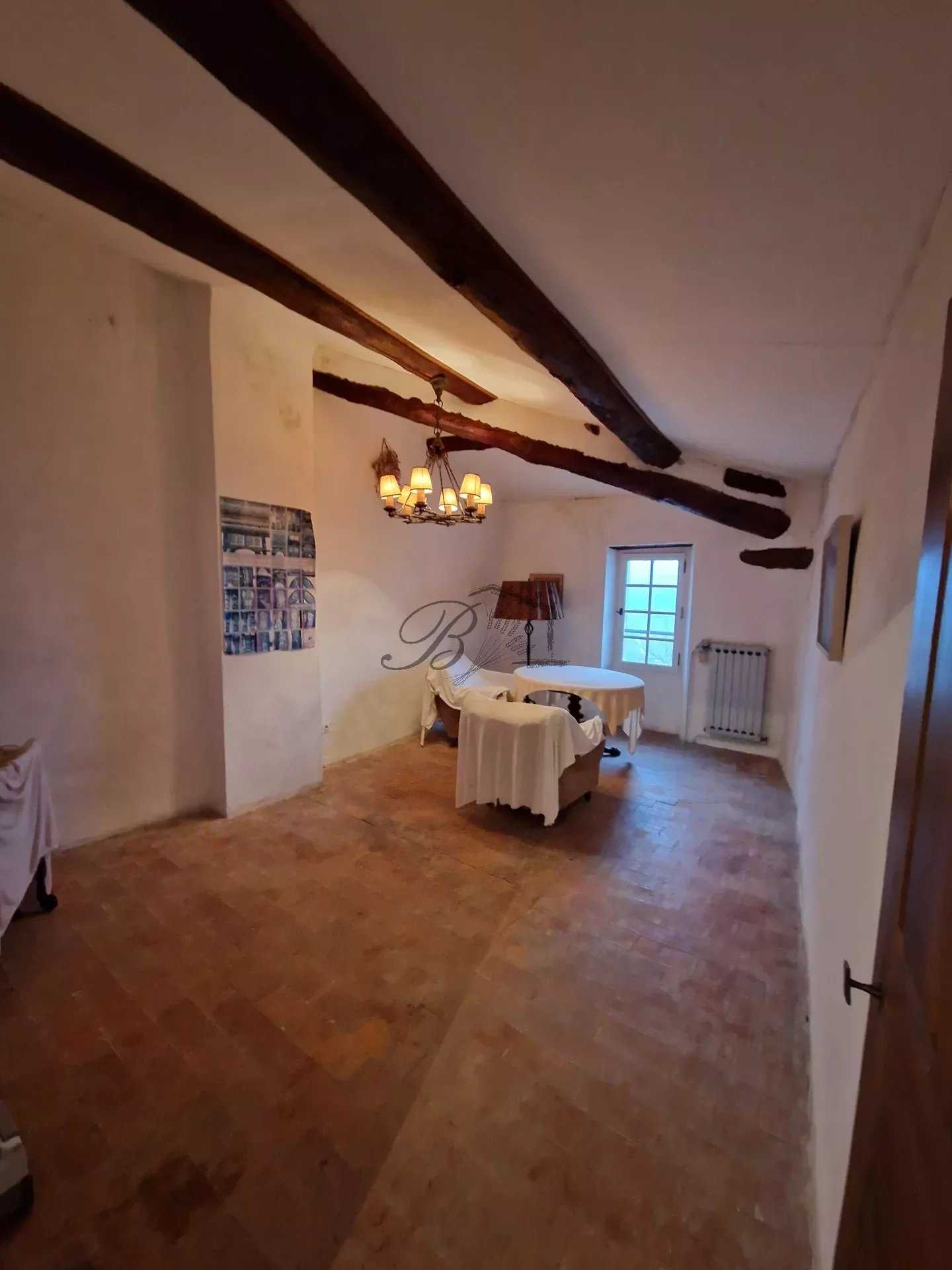 Talo sisään Grambois, Provence-Alpes-Cote d'Azur 12449634