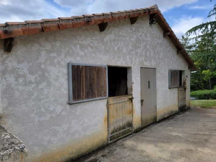 σπίτι σε Bioussac, Nouvelle-Aquitaine 12451361