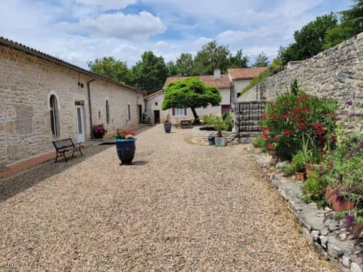 House in Bioussac, Nouvelle-Aquitaine 12451361