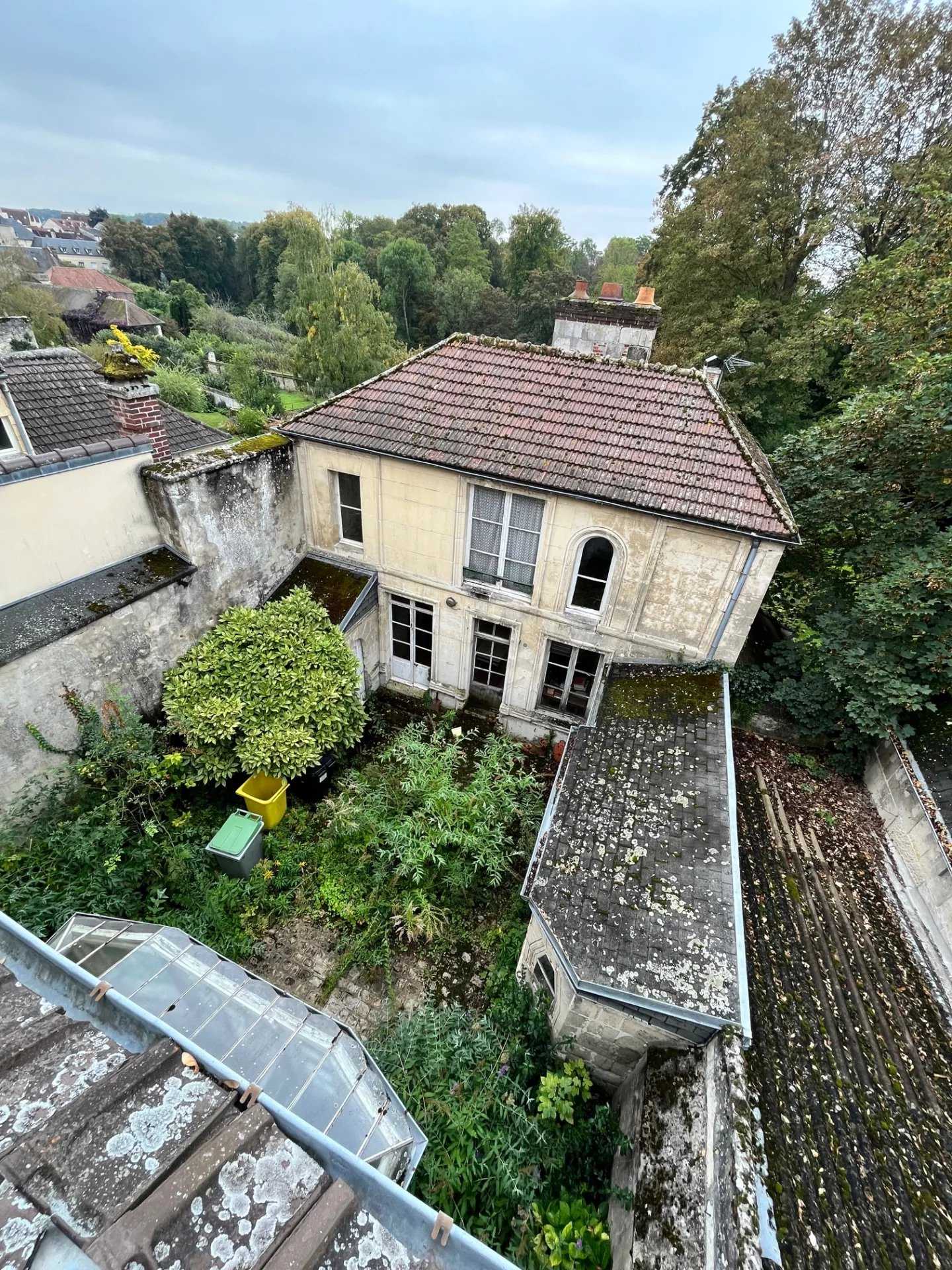 Mehrere Häuser im Crepy-en-Valois, Hauts-de-France 12452133