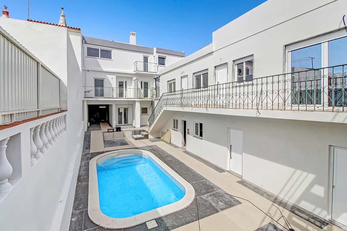 Condominium in Praia da Luz, Faro District 12453178