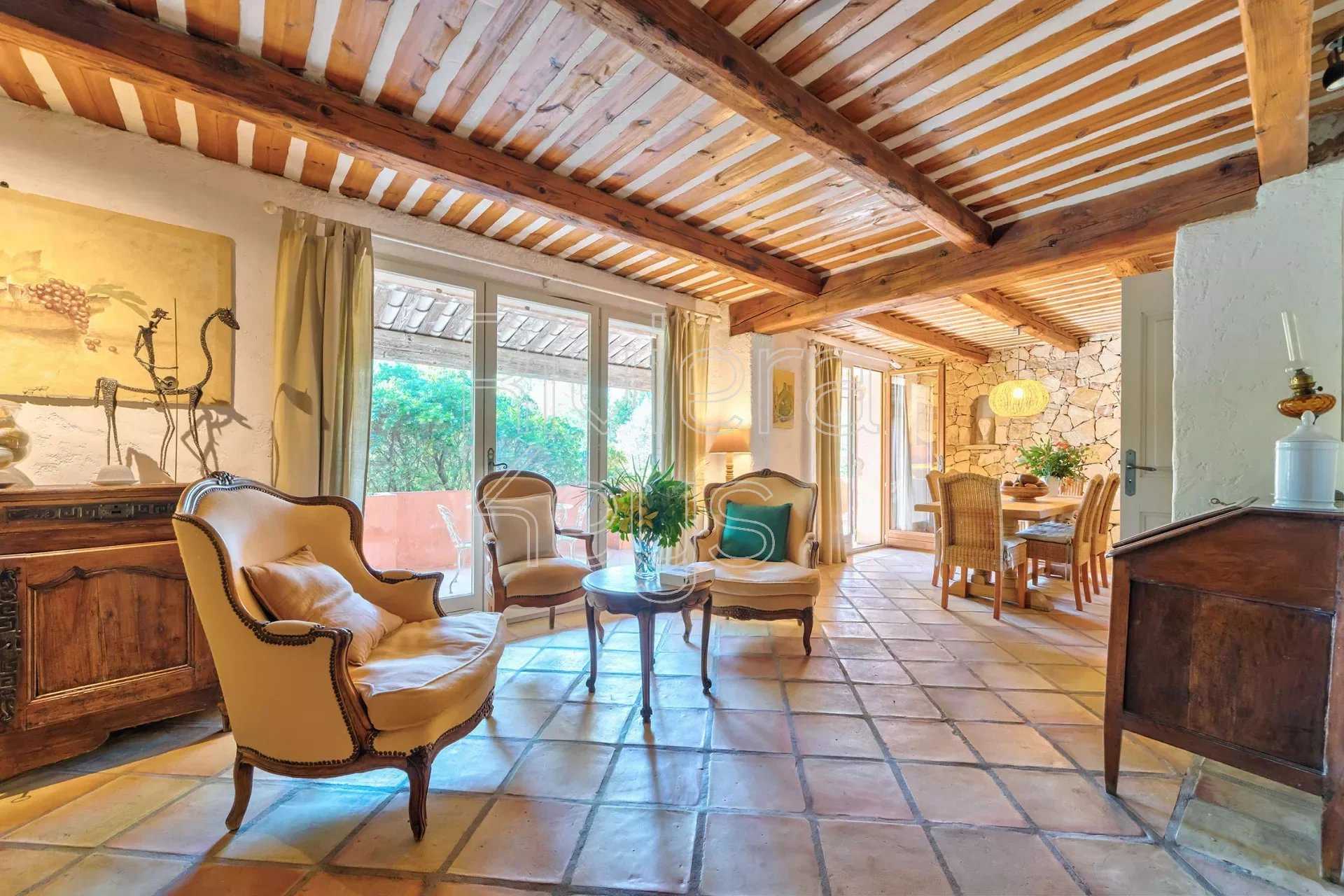 casa no Roquebrune-sur-Argens, Provença-Alpes-Costa Azul 12453950