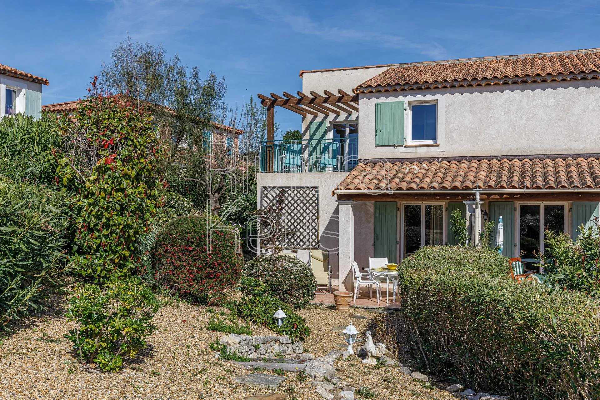Pelbagai Rumah dalam Roquebrune-sur-Argens, Provence-Alpes-Côte d'Azur 12453951