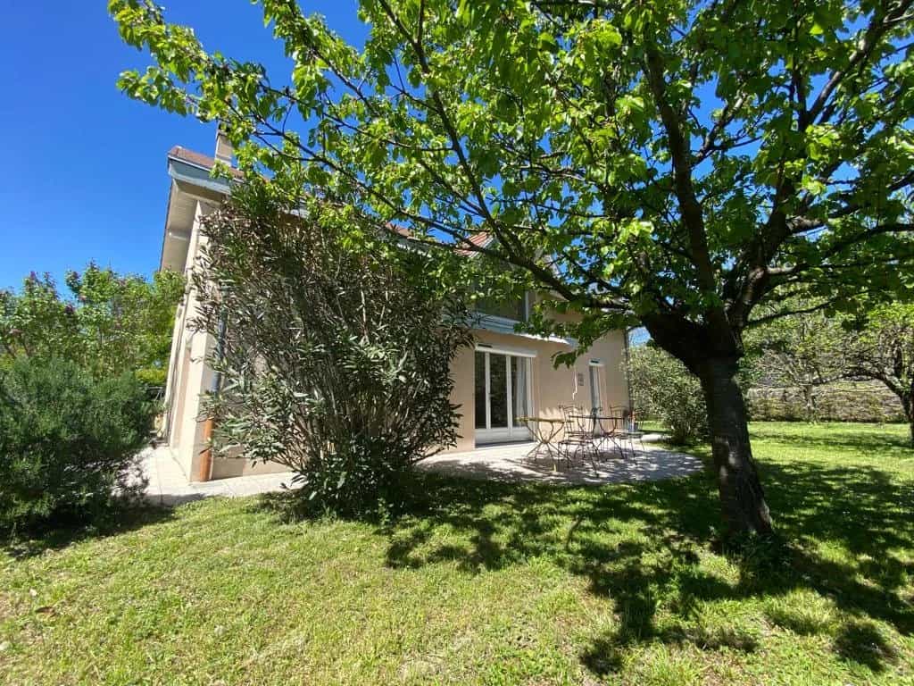casa en Voreppe, Auvernia-Ródano-Alpes 12457025