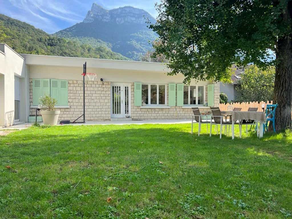 House in Voreppe, Auvergne-Rhone-Alpes 12457026
