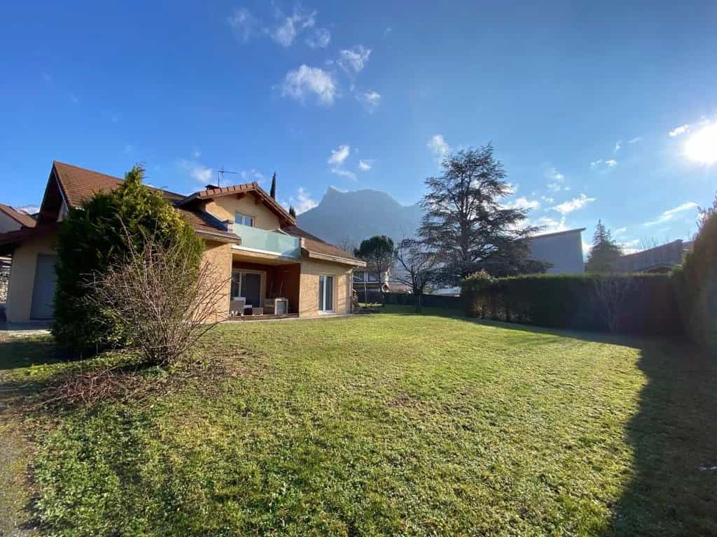 House in Voreppe, Auvergne-Rhone-Alpes 12457027