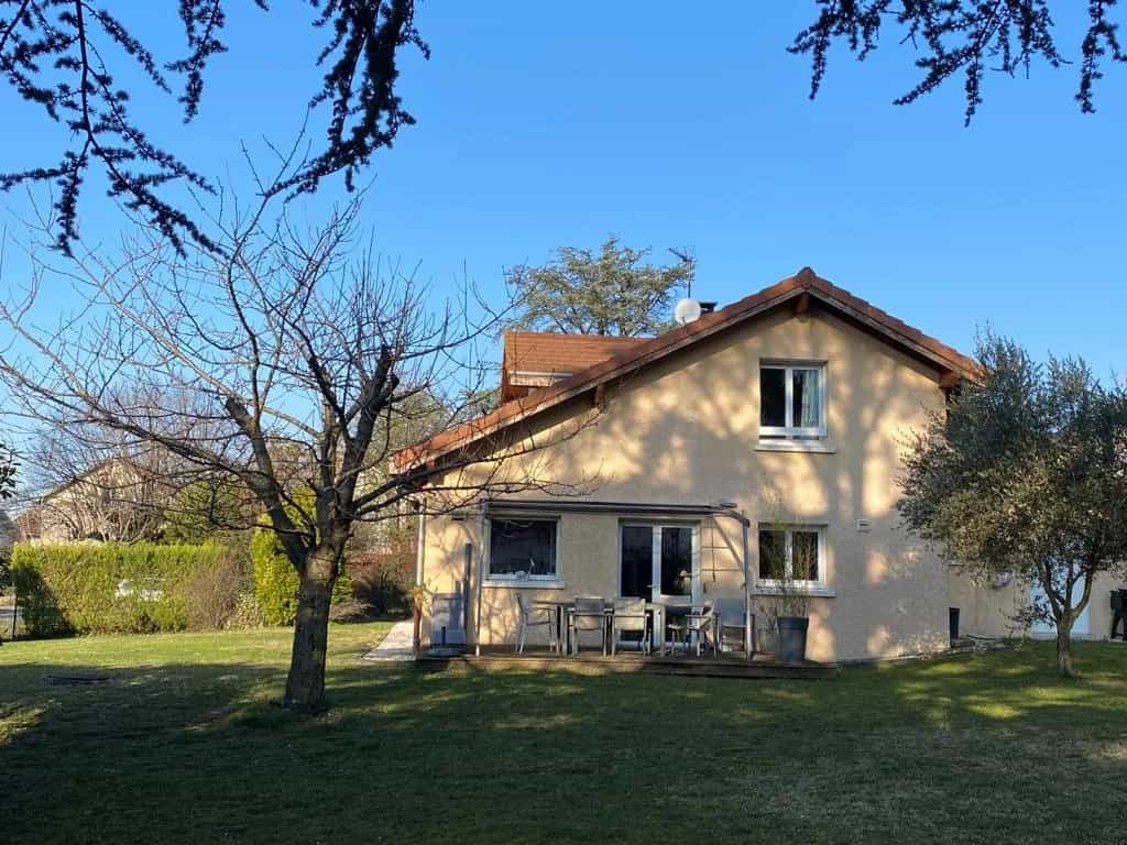 casa en Voreppe, Auvernia-Ródano-Alpes 12457027