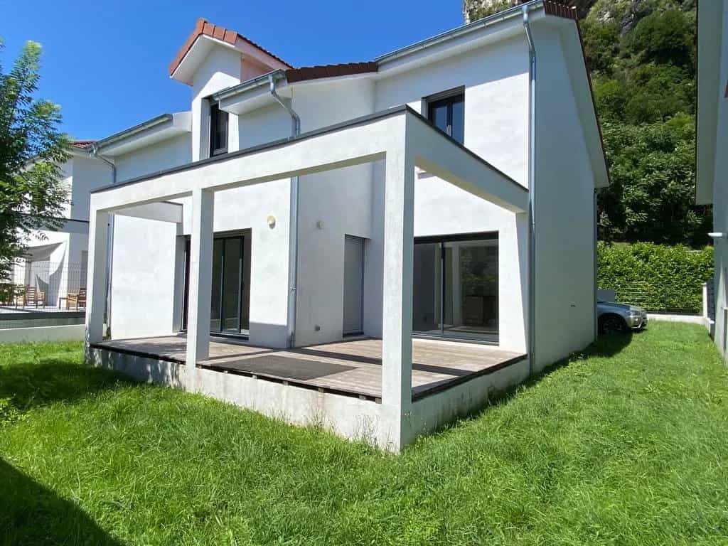 House in Fontanil-Cornillon, Auvergne-Rhone-Alpes 12457034