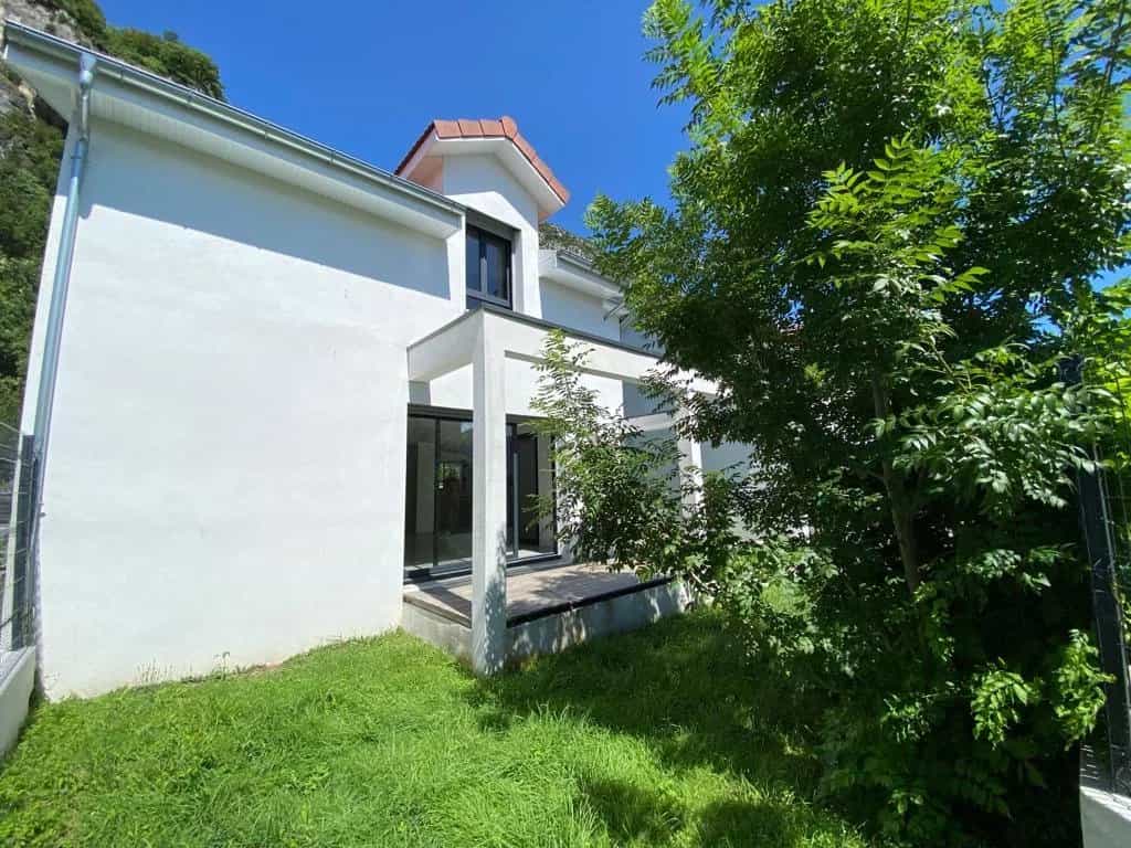 Dom w Fontanil-Cornillon, Owernia-Rodan-Alpy 12457034
