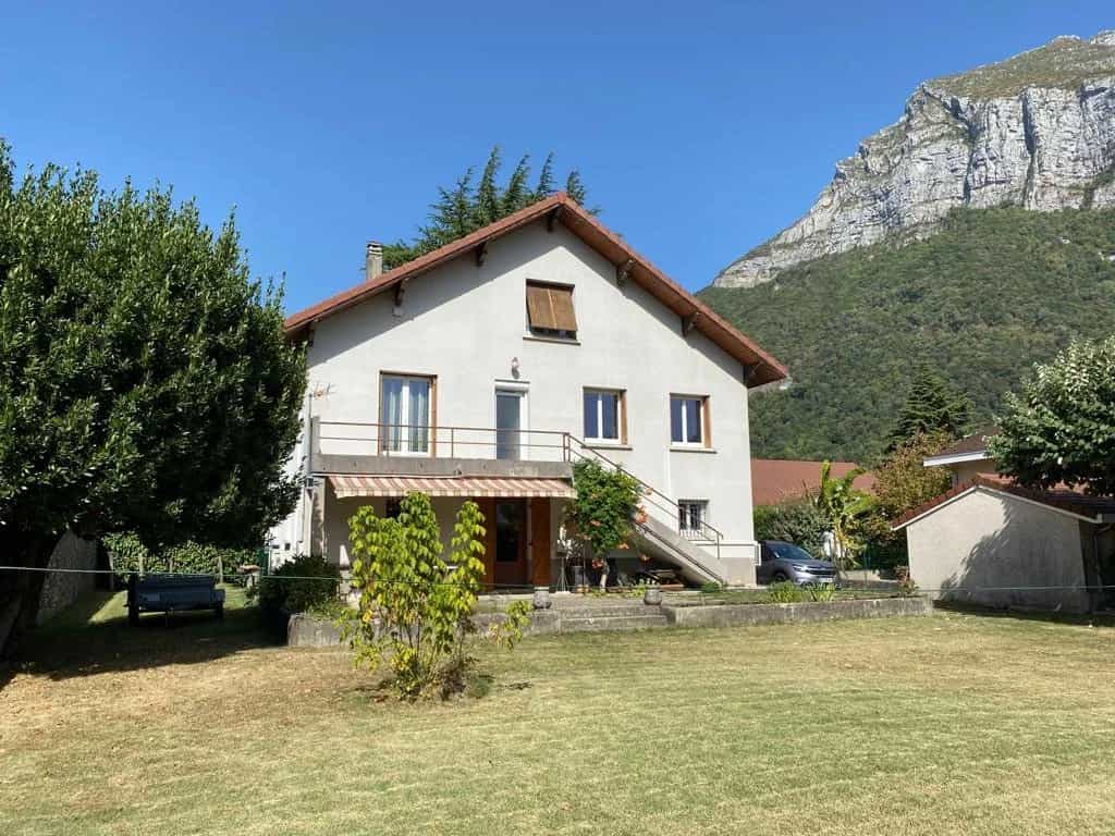 Huis in Saint-Egreve, Auvergne-Rhone-Alpes 12457035