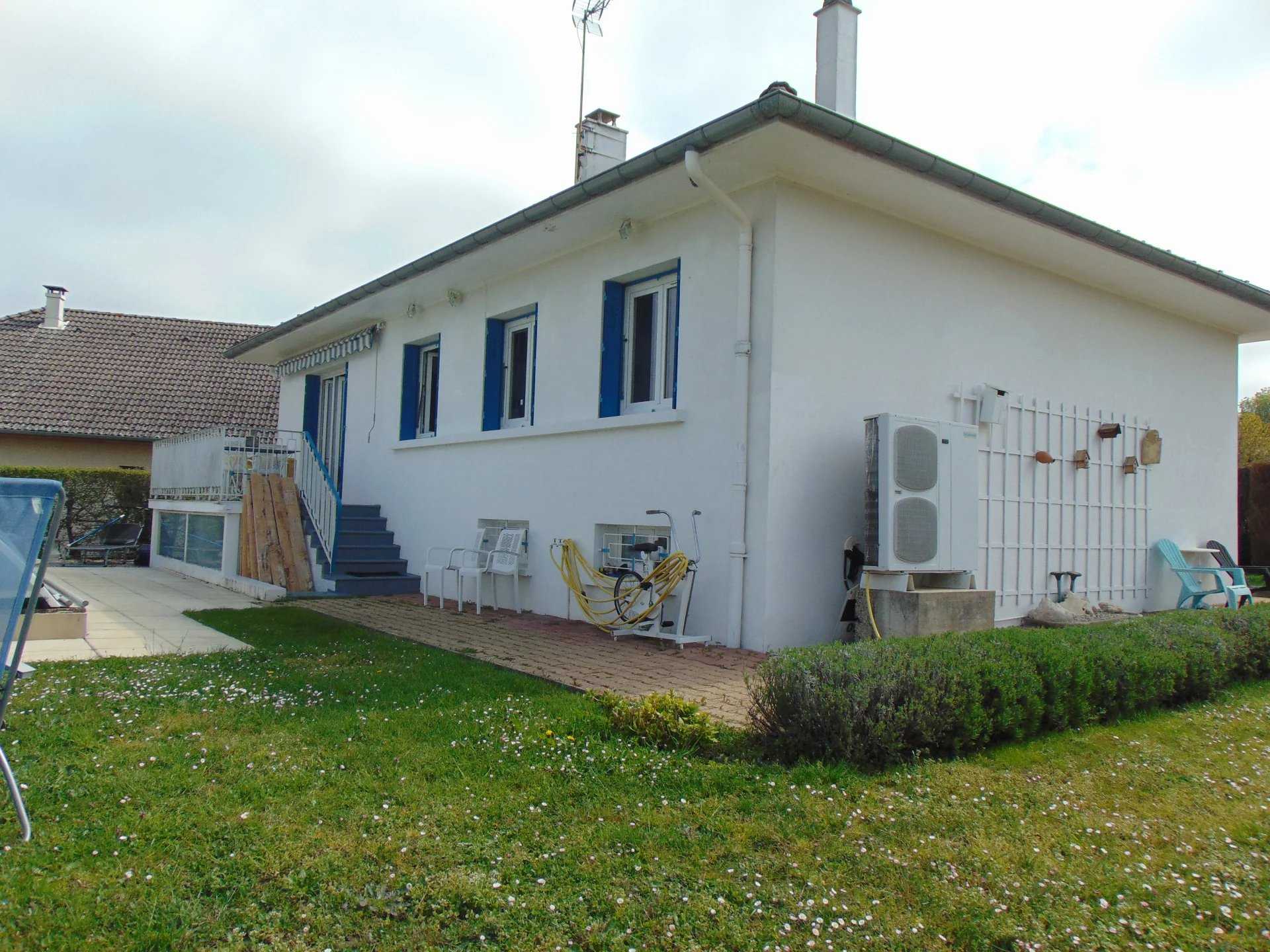 House in Saint-Genix-sur-Guiers, Auvergne-Rhone-Alpes 12457042