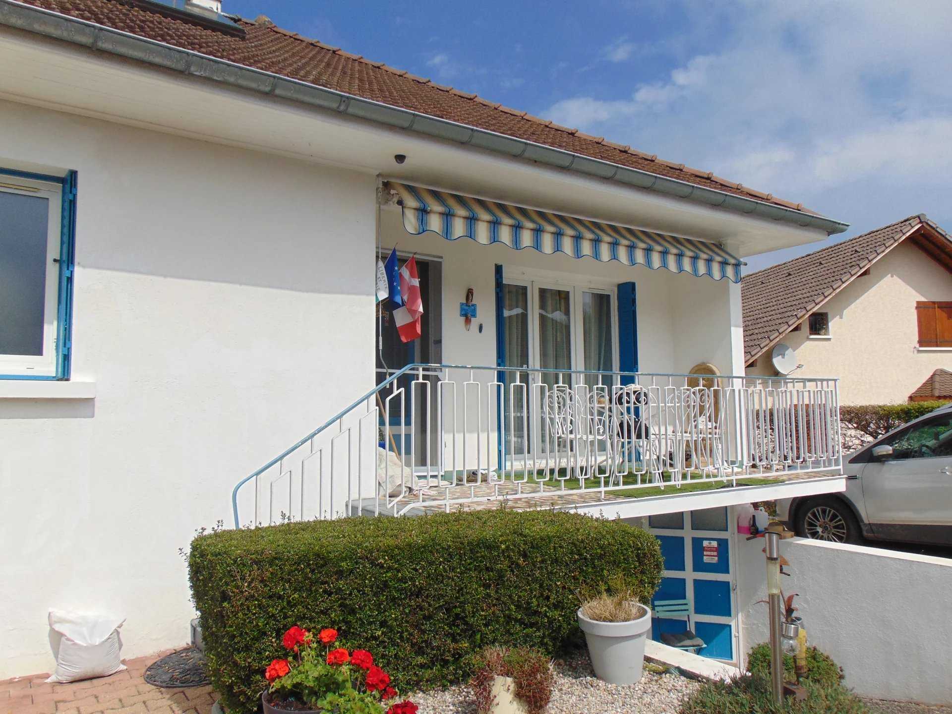 Dom w Saint-Genix-sur-Guiers, Owernia-Rodan-Alpy 12457042