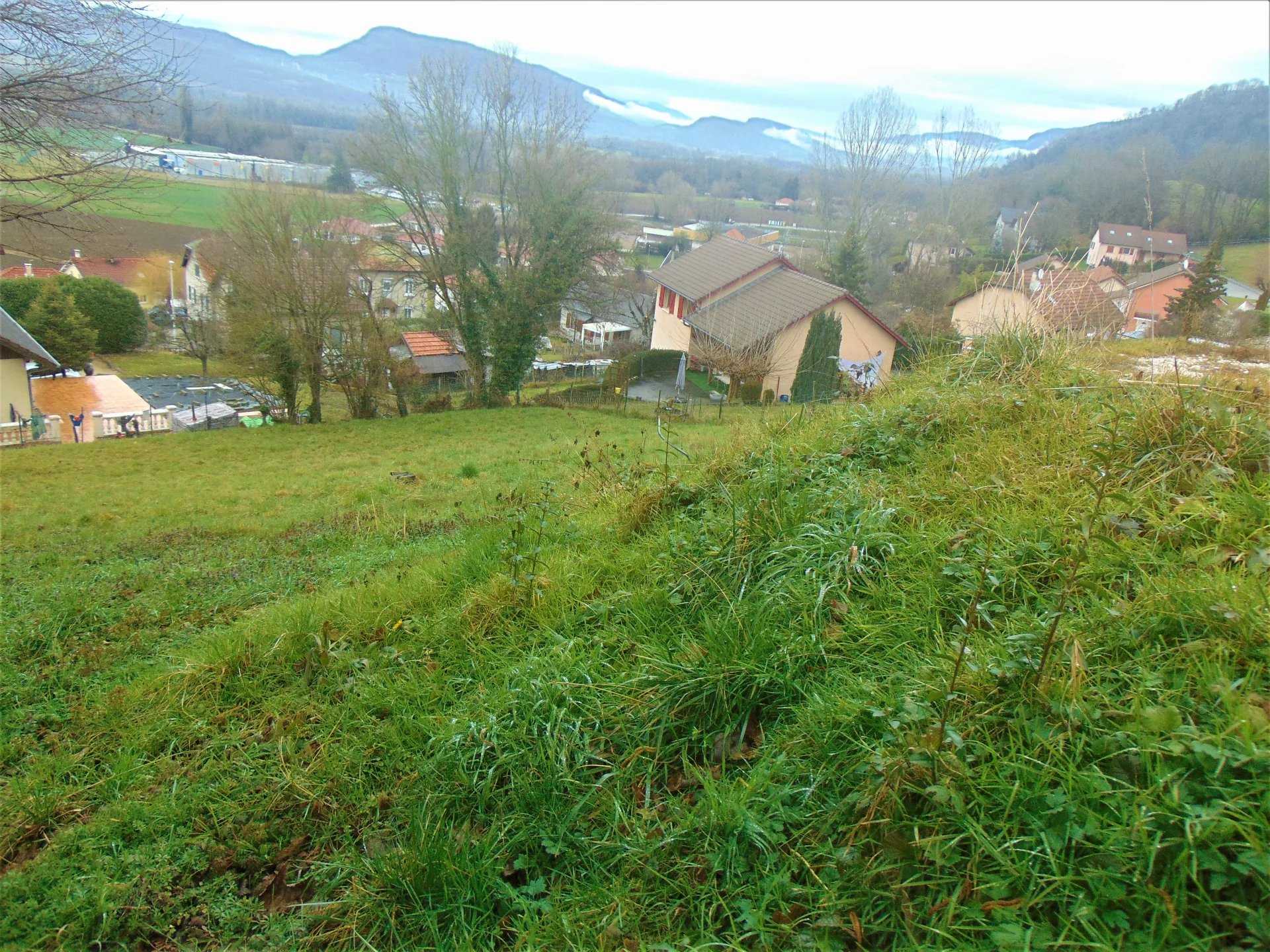 土地 在 Saint-Genix-sur-Guiers, 奧弗涅-羅納-阿爾卑斯大區 12457043