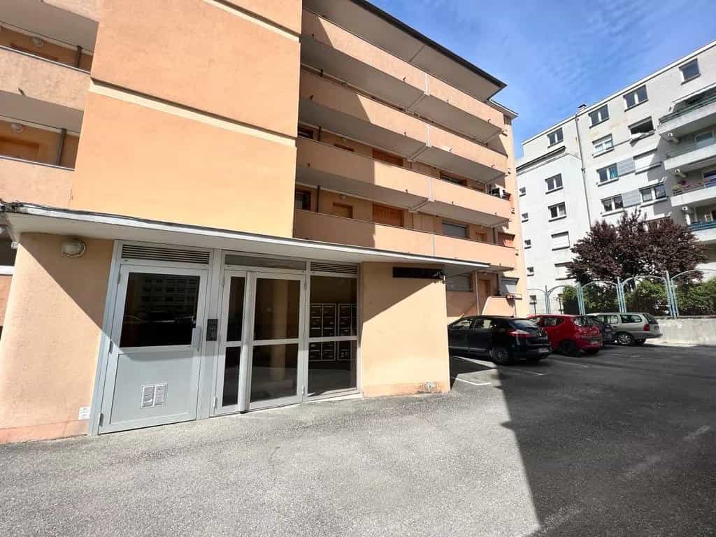 Condominio en Grenoble, Auvernia-Ródano-Alpes 12457050