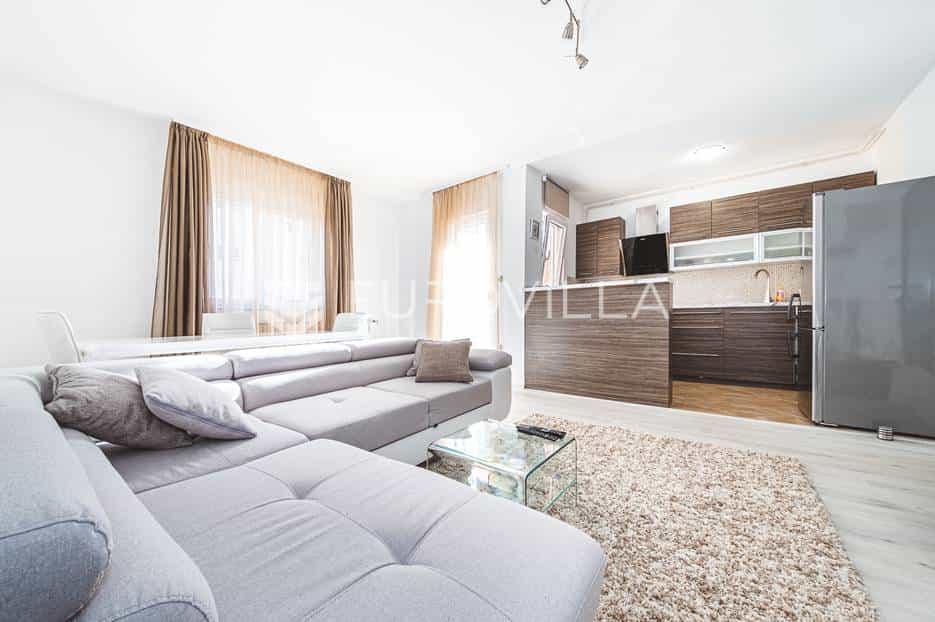 Condominium in Remetinec, Zagreb, Grad 12457385