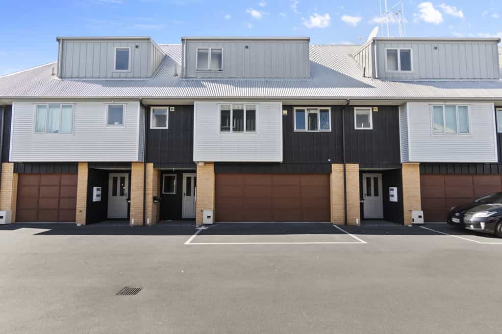 Condominium in Hamilton, Waikato 12458895